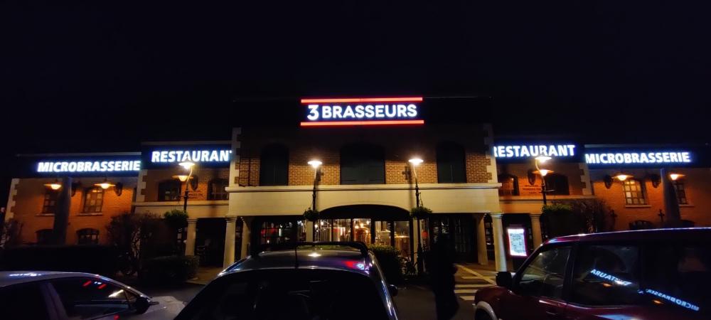 Enseigne lumineuse, lettres boîtiers
